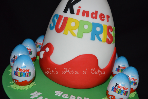 3D Kinder Egg Cake