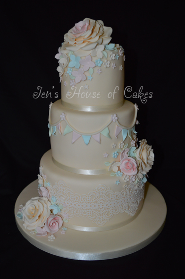 Pretty Vintage Wedding Cake